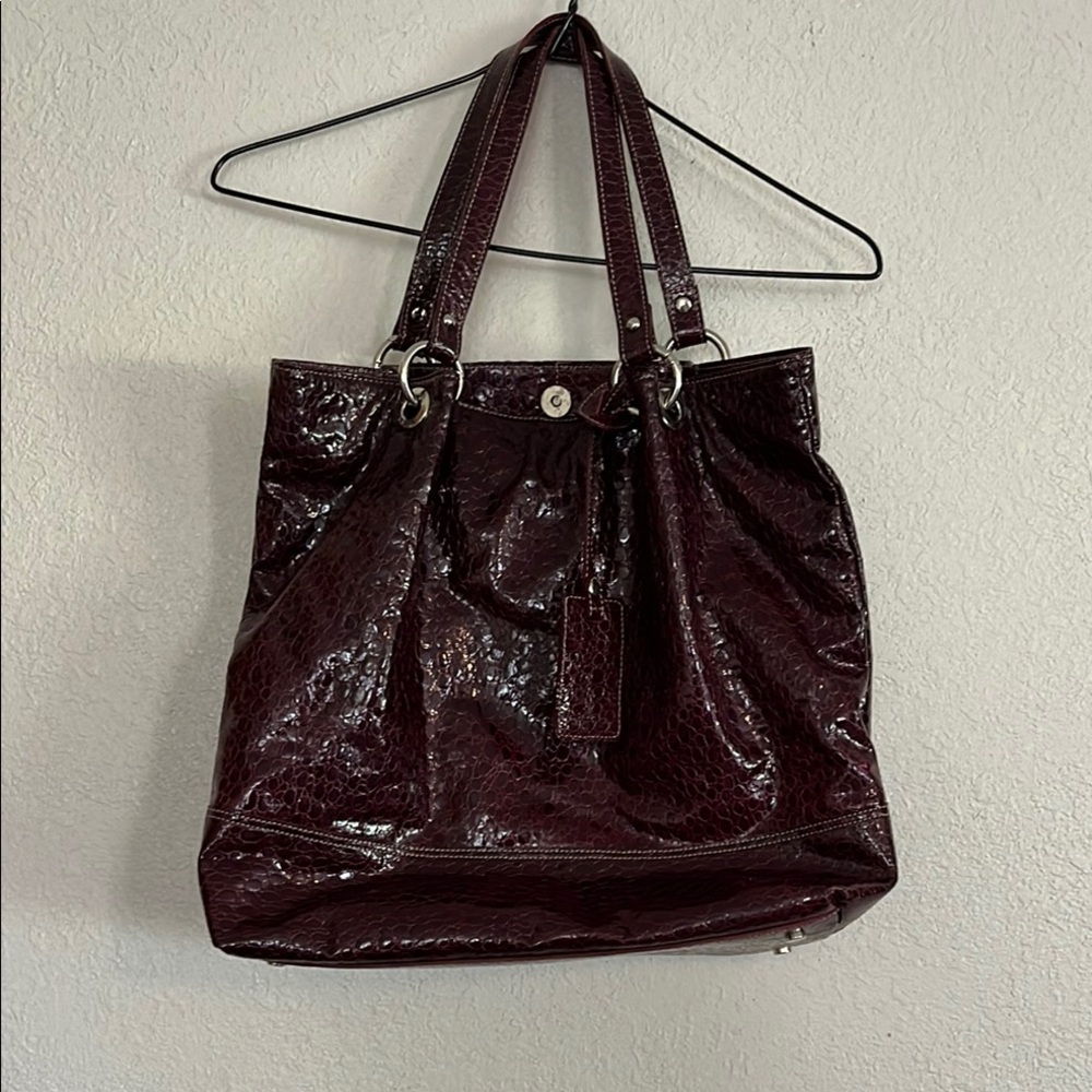 NWT. Purple leather Shoulder Bag, Spacious Design. Glossy Croc embossed Finish.